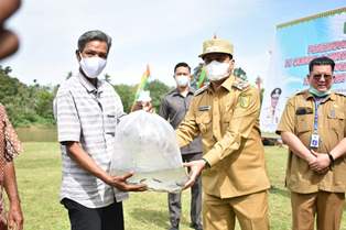 Tabur 120 Ribu Benih Ikan Di Sungai Kuantan, Wabup Apresiasi Diskan Riau